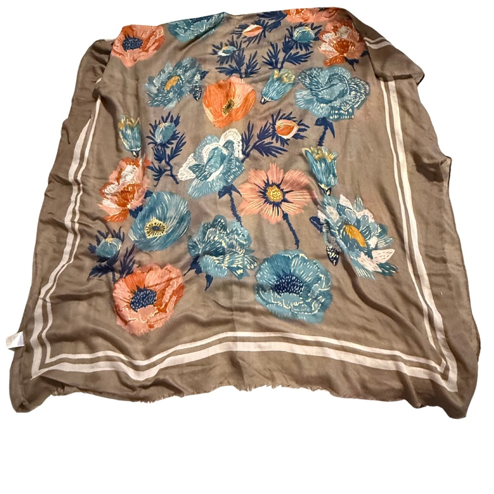 Floral Embroidered Women's Poncho - Picture 3 of 4